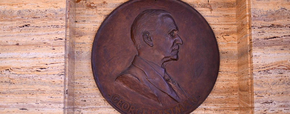 Plaque de bronze de George Eastman